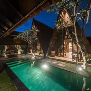 Villa Rumah Kayu Tatiya, Ungasan